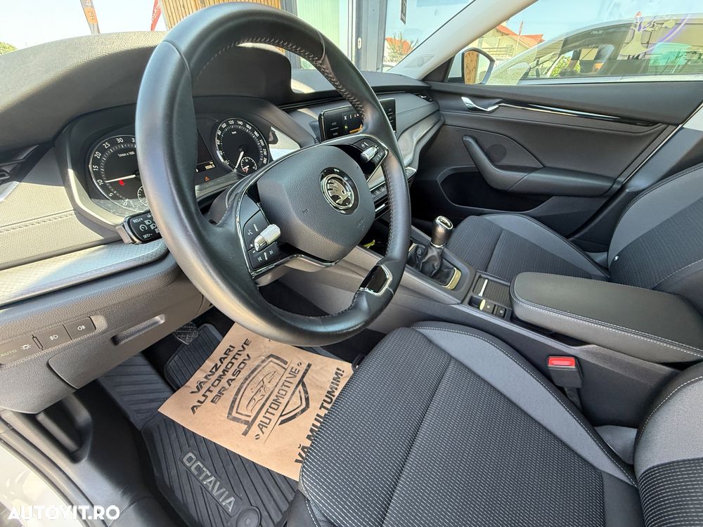 Skoda Octavia Combi 2.0 TDI Ambition - 9