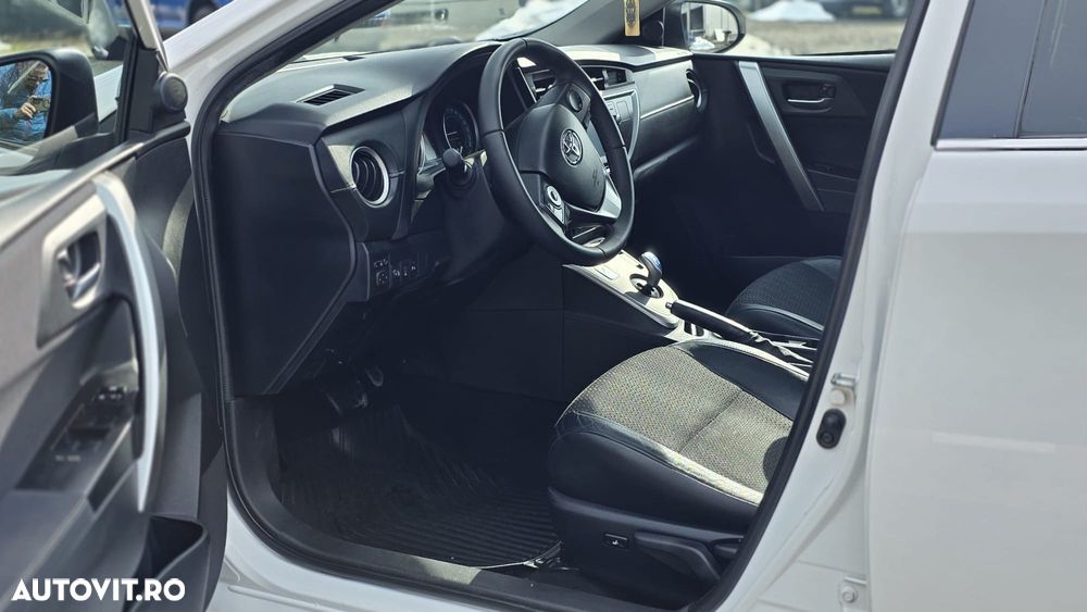 Toyota Auris 1.8 VVT-i Automatik Design Edition - 10