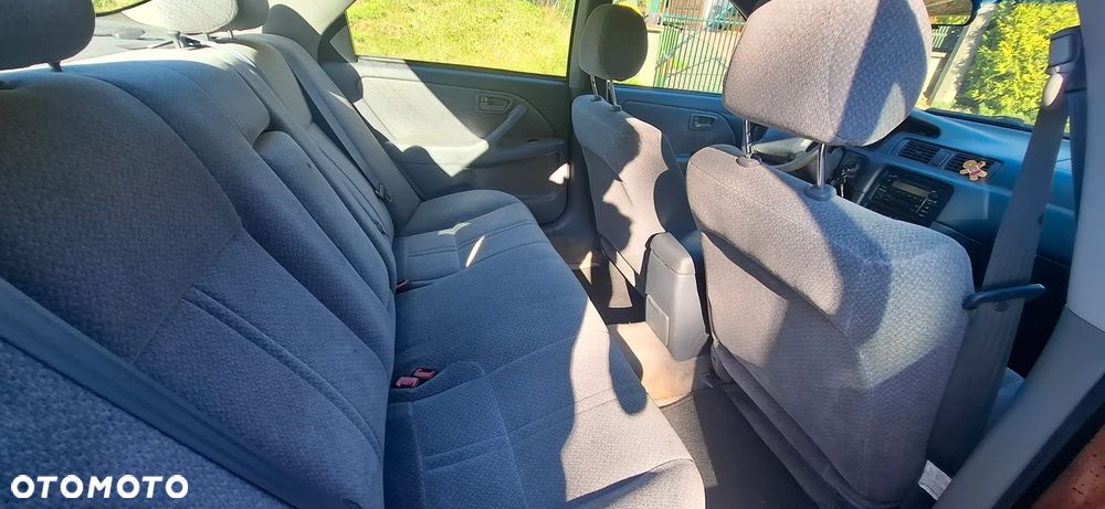 Toyota Camry - 25