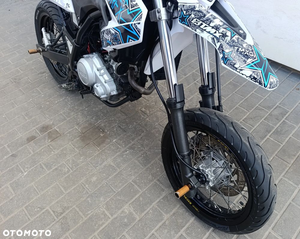Yamaha WR - 28