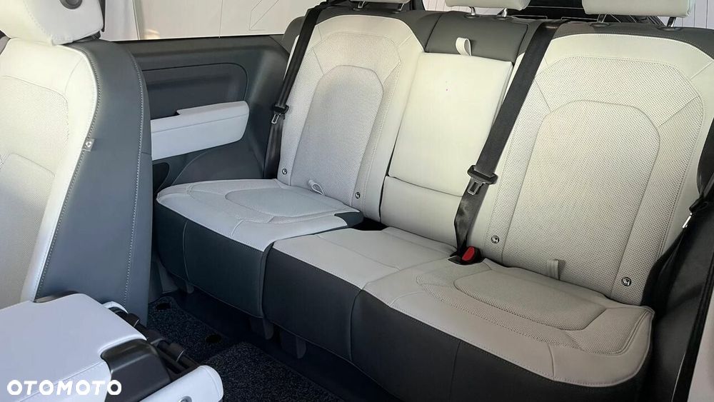 Land Rover Defender - 11