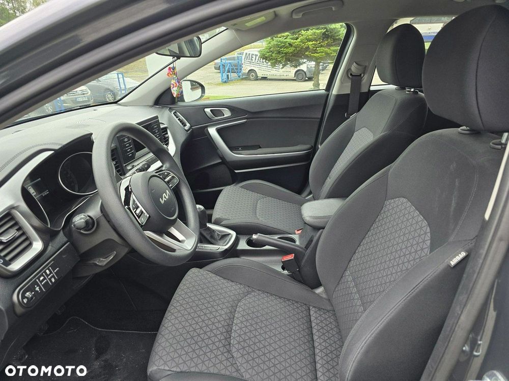 Kia Ceed - 11