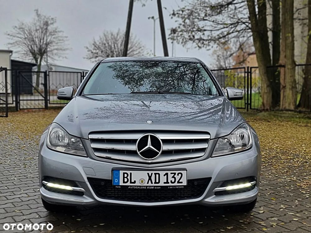 Mercedes-Benz Klasa C 180 CGI BlueEFFICIENCY Avantgarde - 3