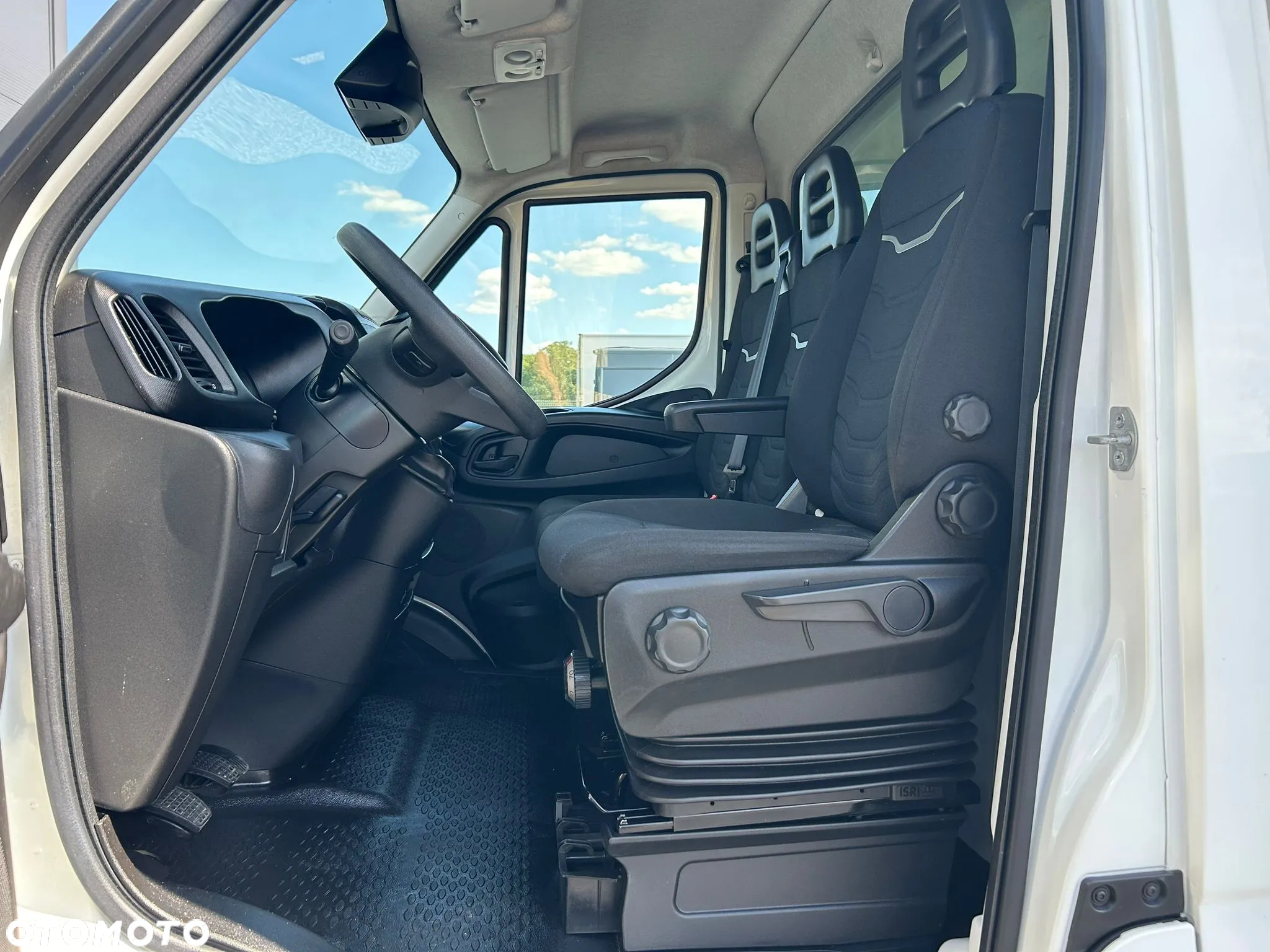 Iveco Daily 35C16 3.0 HPI Kontener 8 palet + winda 750kg + drzwi boczne **Niski przebieg**Na drążku**Wzmocniony**Climatronic**Sprowadzony**2022R** - 11