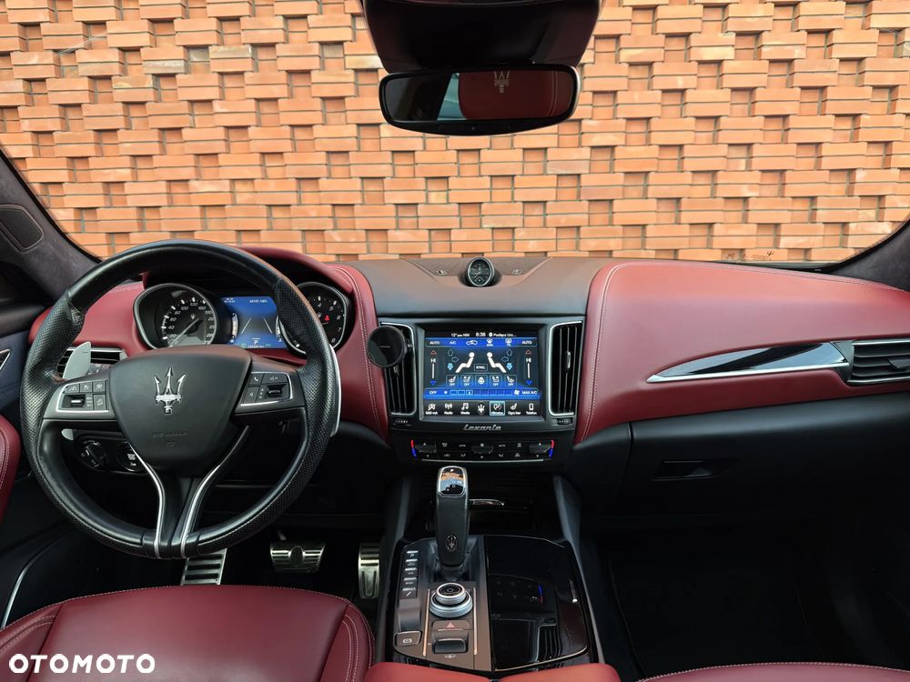 Maserati Levante Granlusso - 14