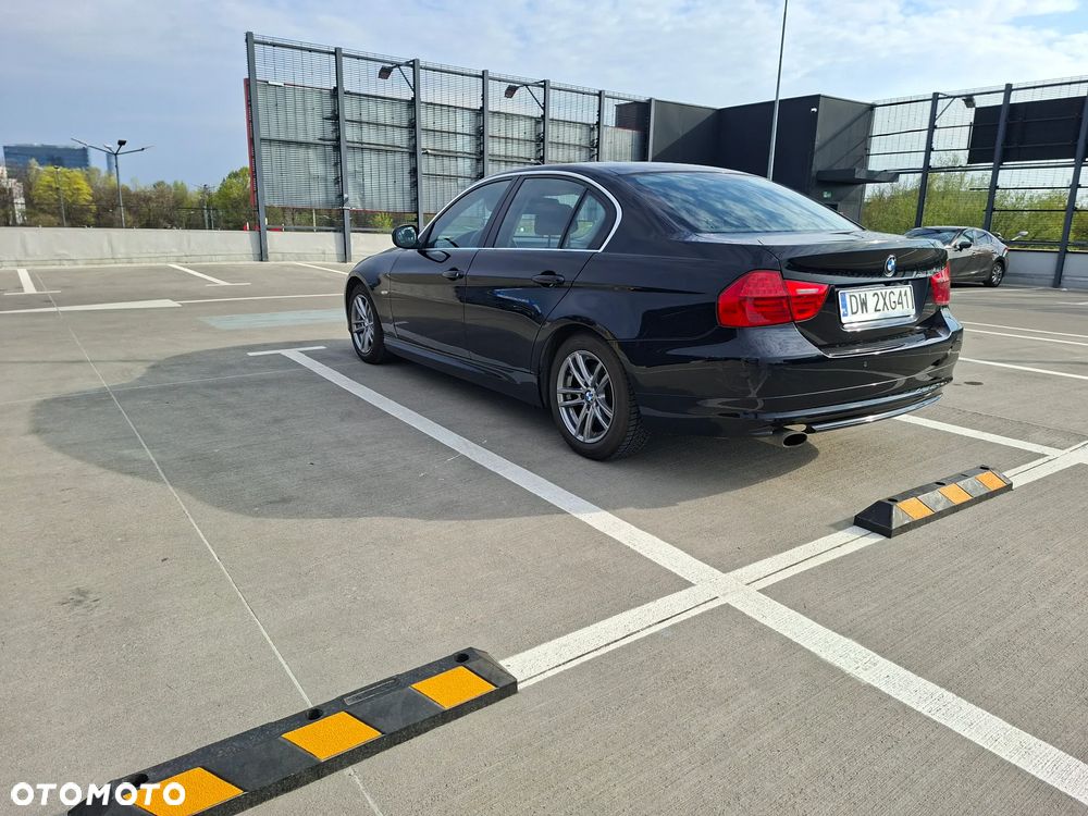 BMW Seria 3 318i - 5