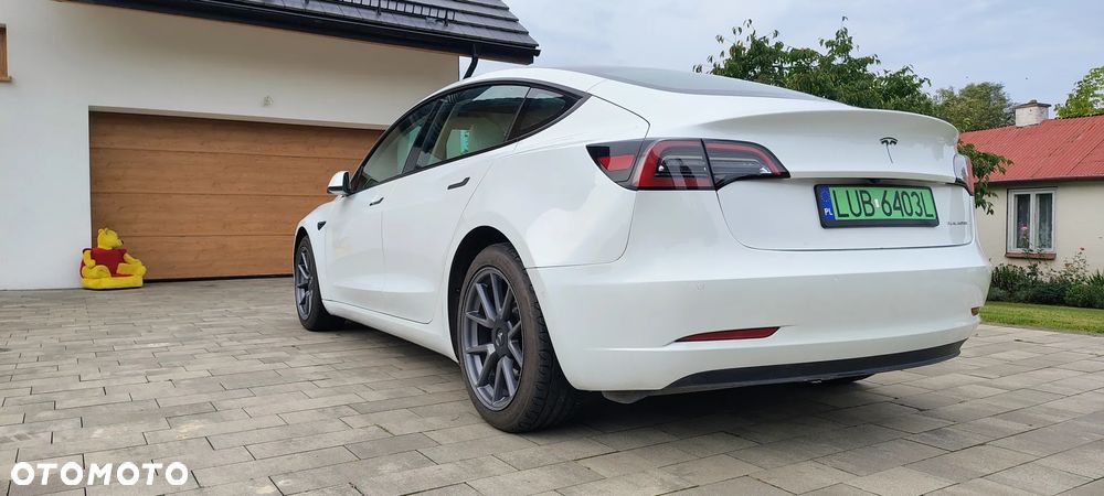 Tesla Model 3 - 16