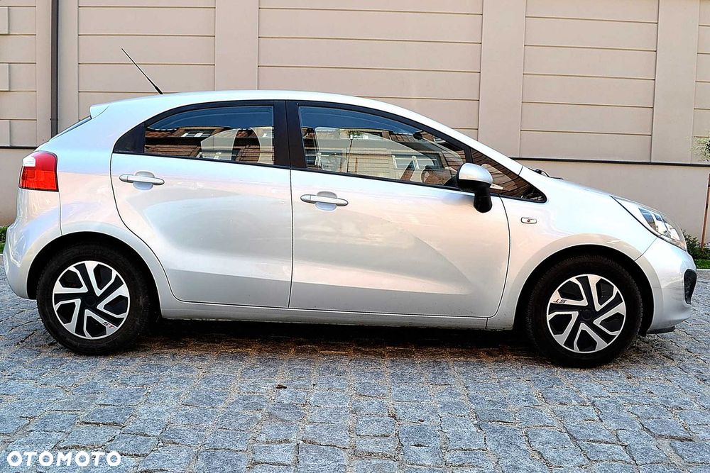 Kia Rio - 4