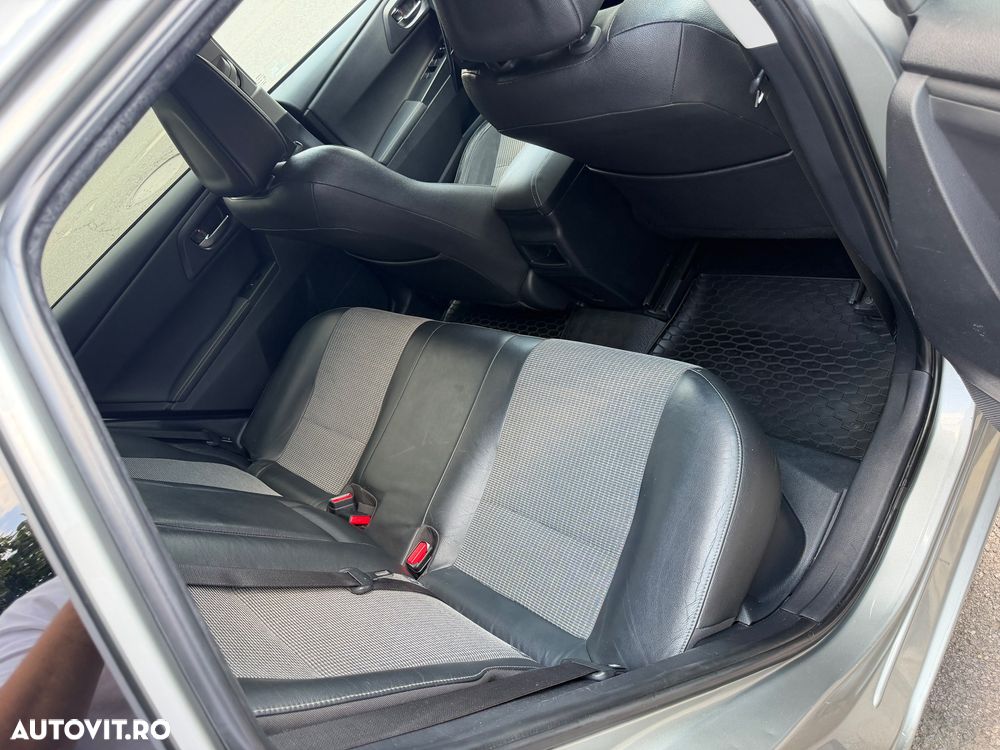 Toyota Auris 1.8 L VVT-i Sol + - 3