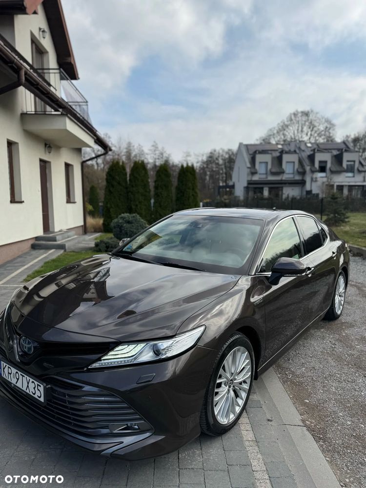 Toyota Camry - 4