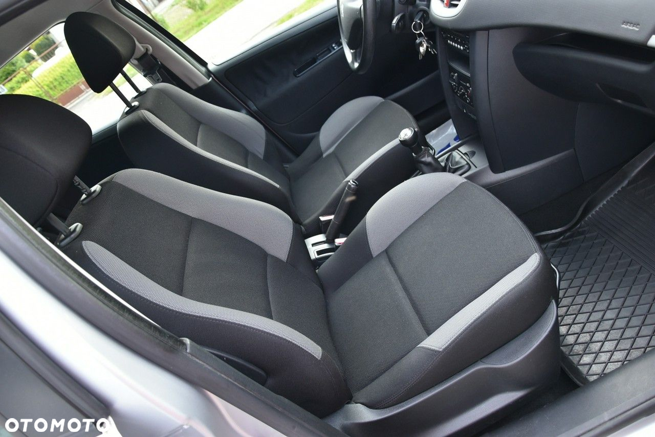 Peugeot 207 - 16