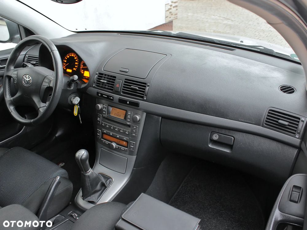 Toyota Avensis 1.8 VVT-i Sol Premium - 18