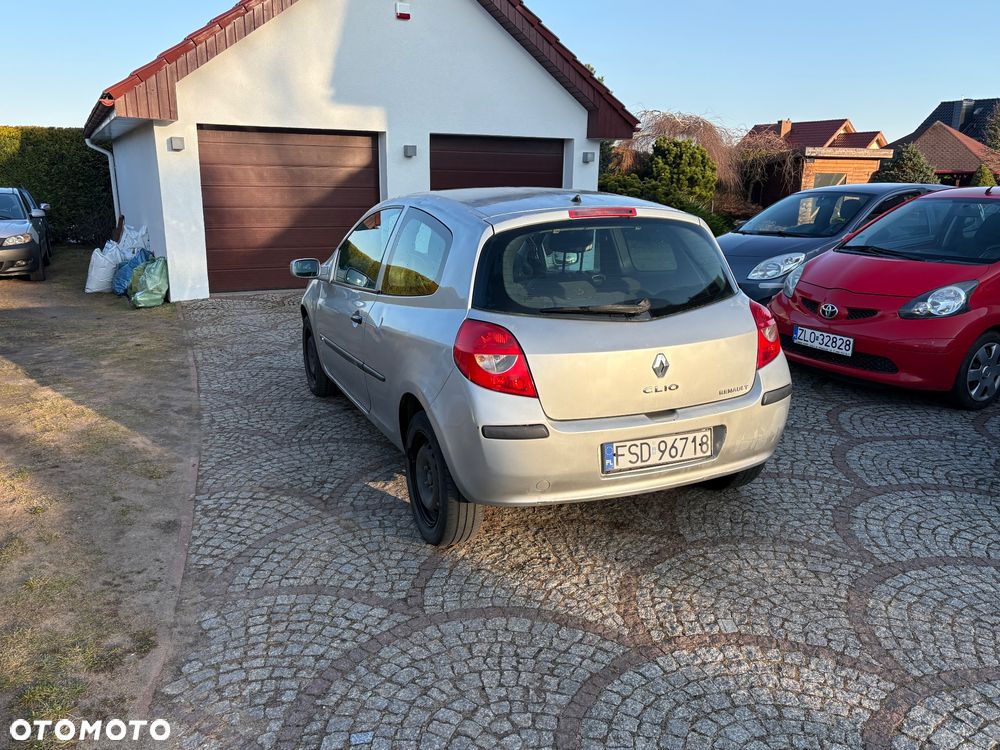 Renault Clio 1.2 16V Campus - 6