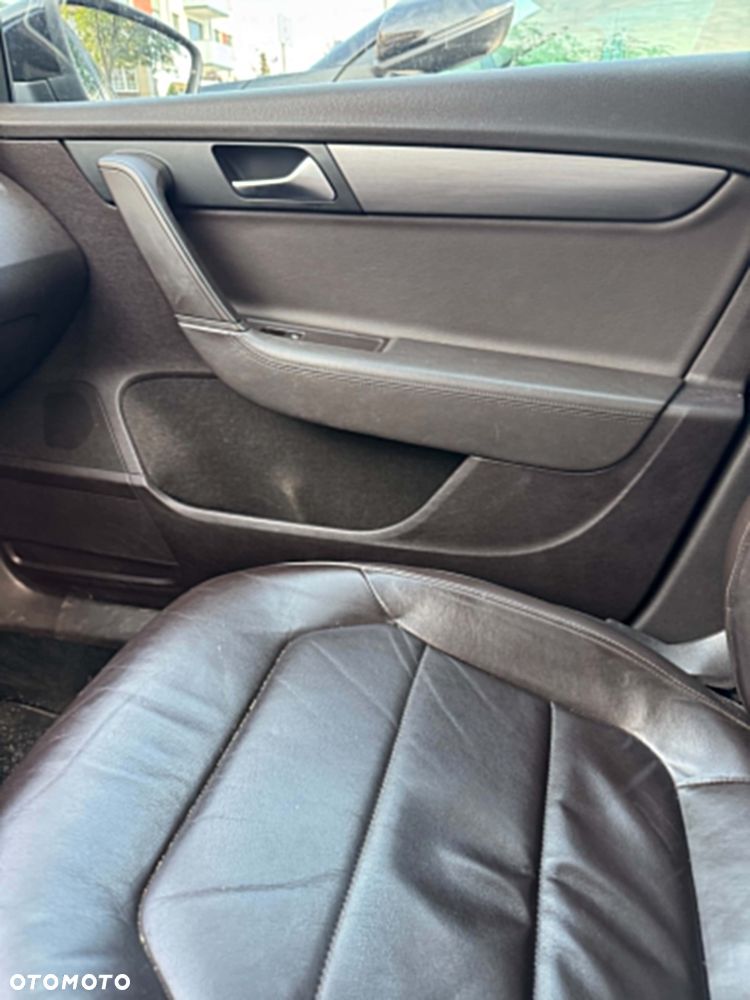 Volkswagen Passat 2.0 TDI Comfortline - 11