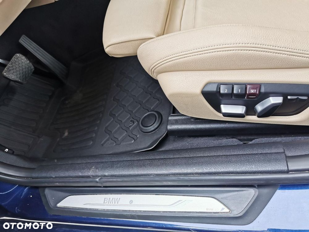 BMW Seria 3 330i xDrive Luxury Line - 13
