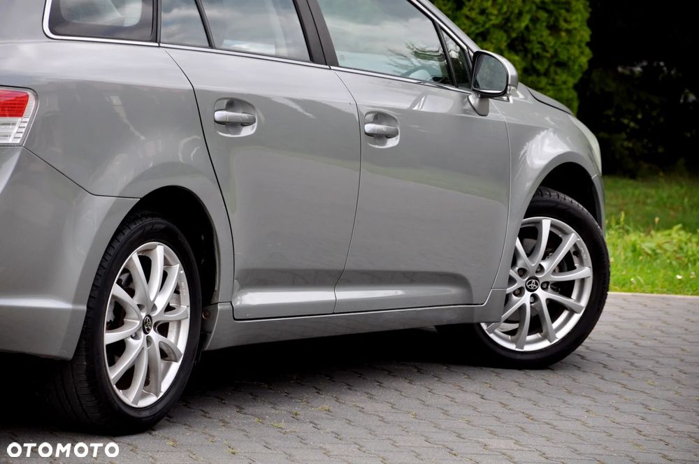 Toyota Avensis 1.8 Premium - 19