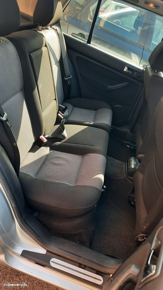 VW Golf 1.4i 25 Anos - 20