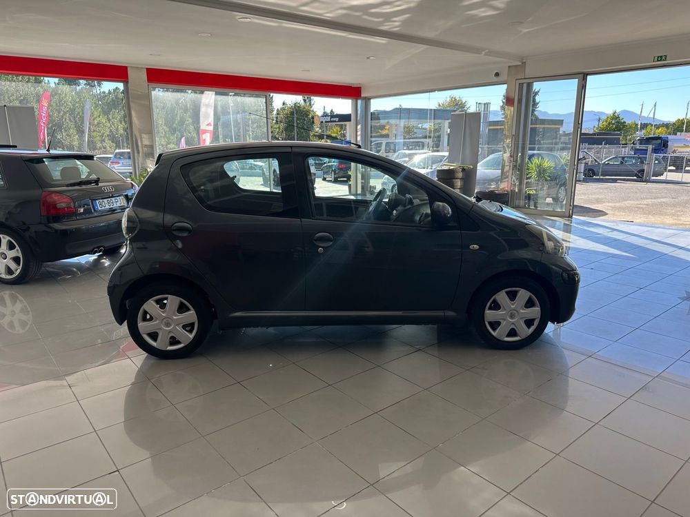 Toyota Aygo 2011 photo 4