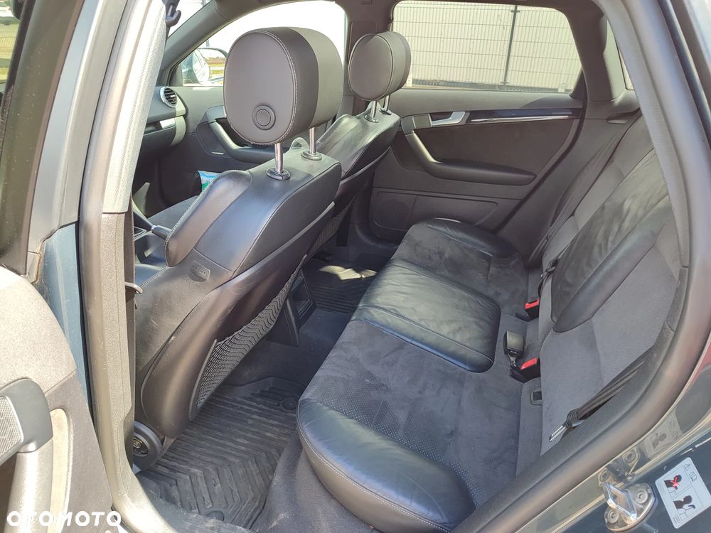 Audi A3 Sportback 2.0 TDI DPF Quattro Attraction - 4