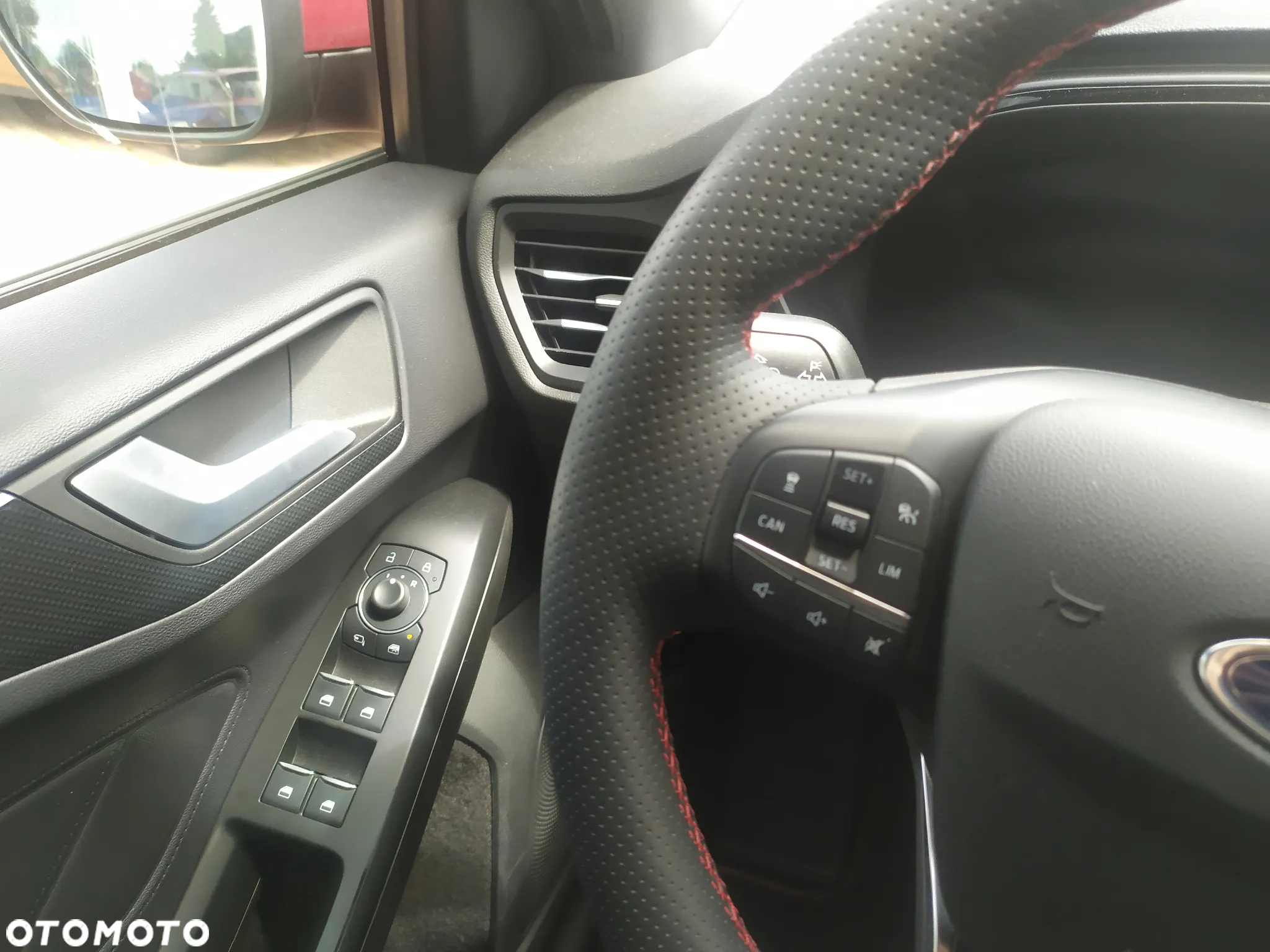 Ford Focus 1.0 EcoBoost ST-Line X - 23