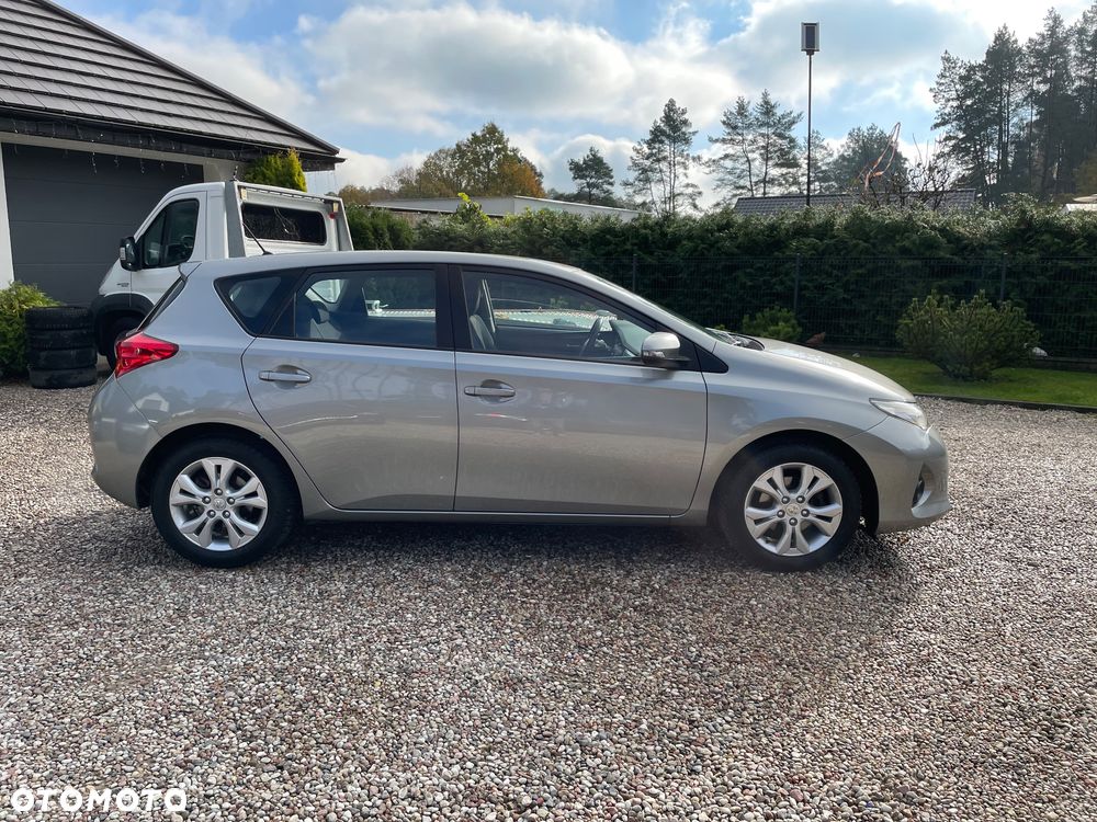Toyota Auris 2015 photo 4