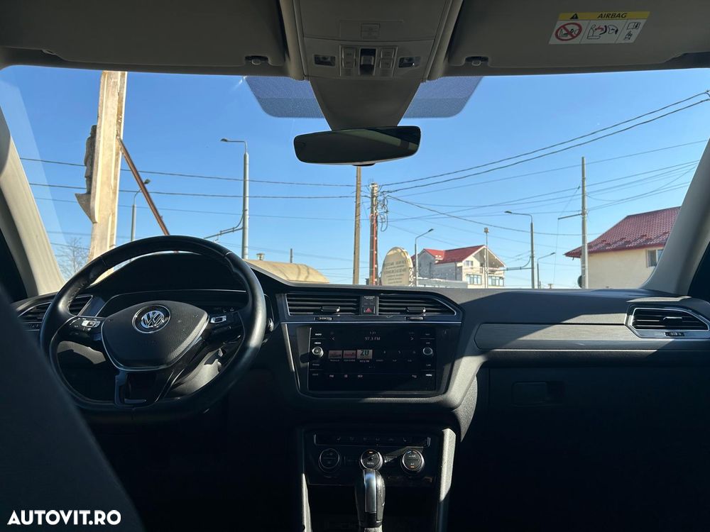 Volkswagen Tiguan - 36