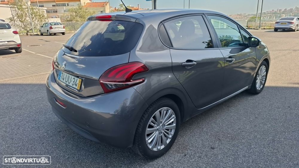 Peugeot 208 1.2 PureTech Signature - 4