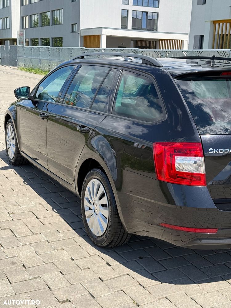 Skoda Octavia 1.6 TDI DSG Ambition - 5