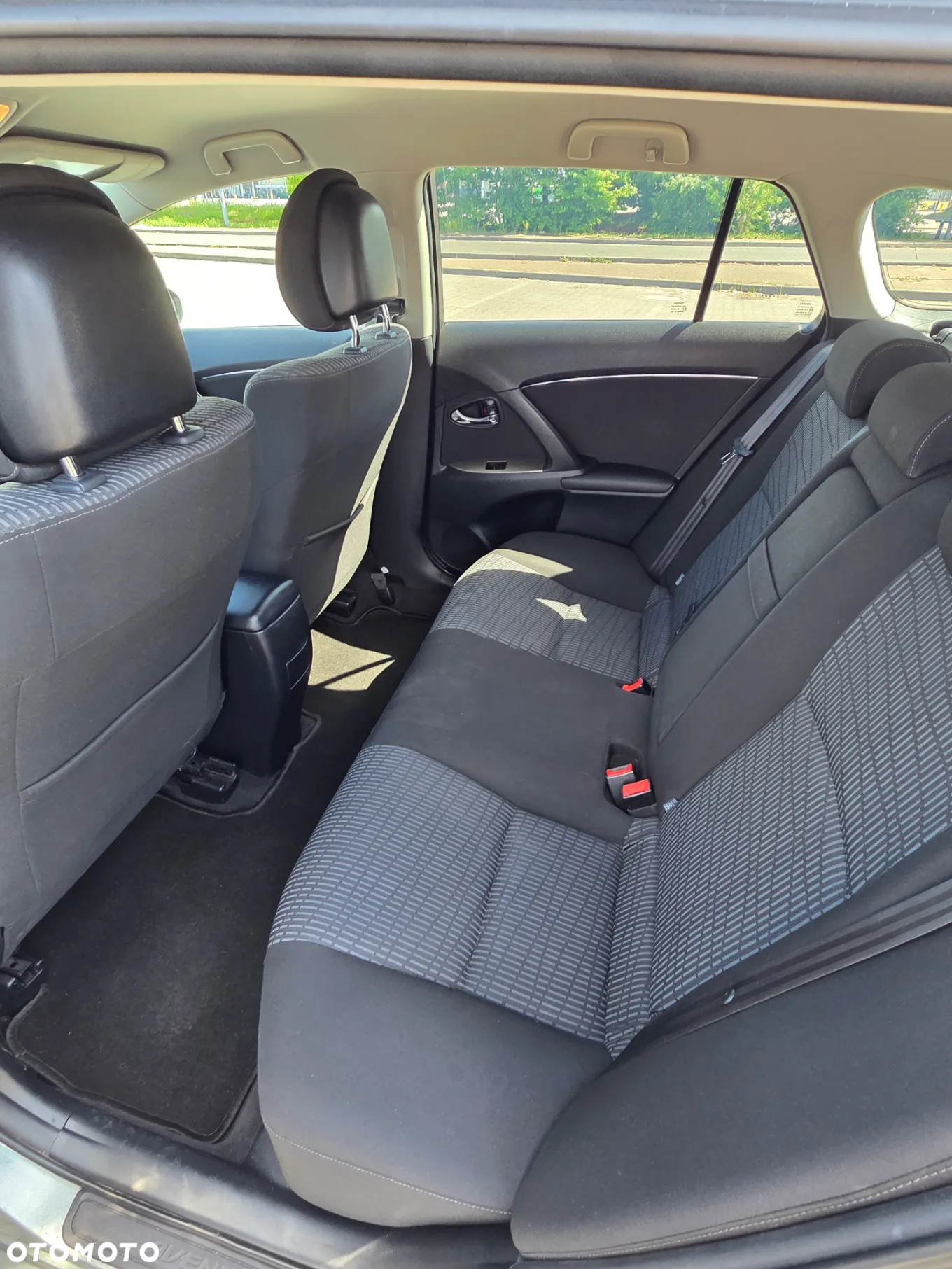 Toyota Avensis 1.8 Luna - 12