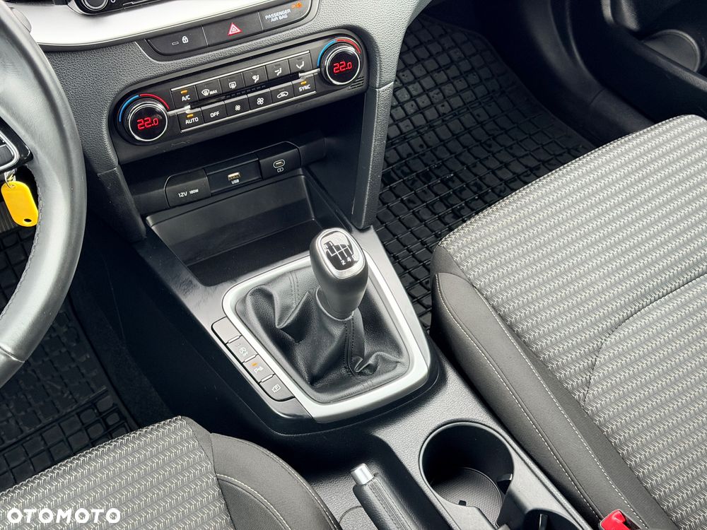 Kia Ceed 1.5 T-GDI M - 20