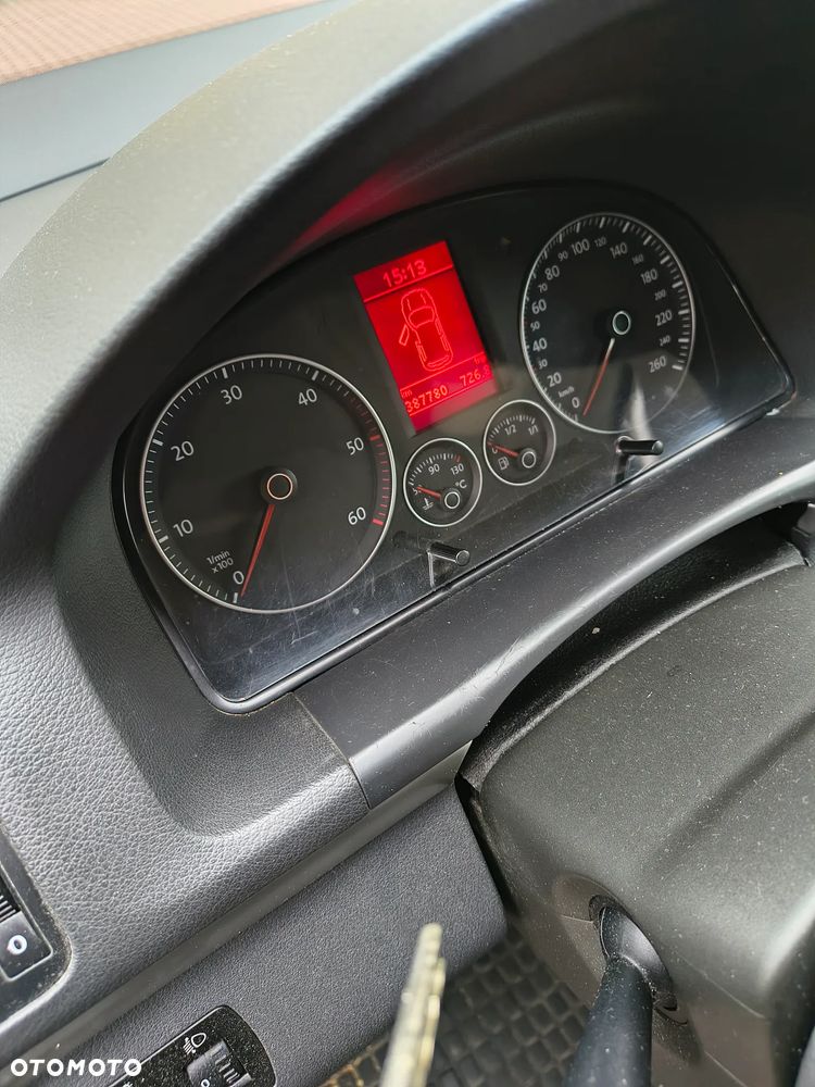 Volkswagen Touran - 8