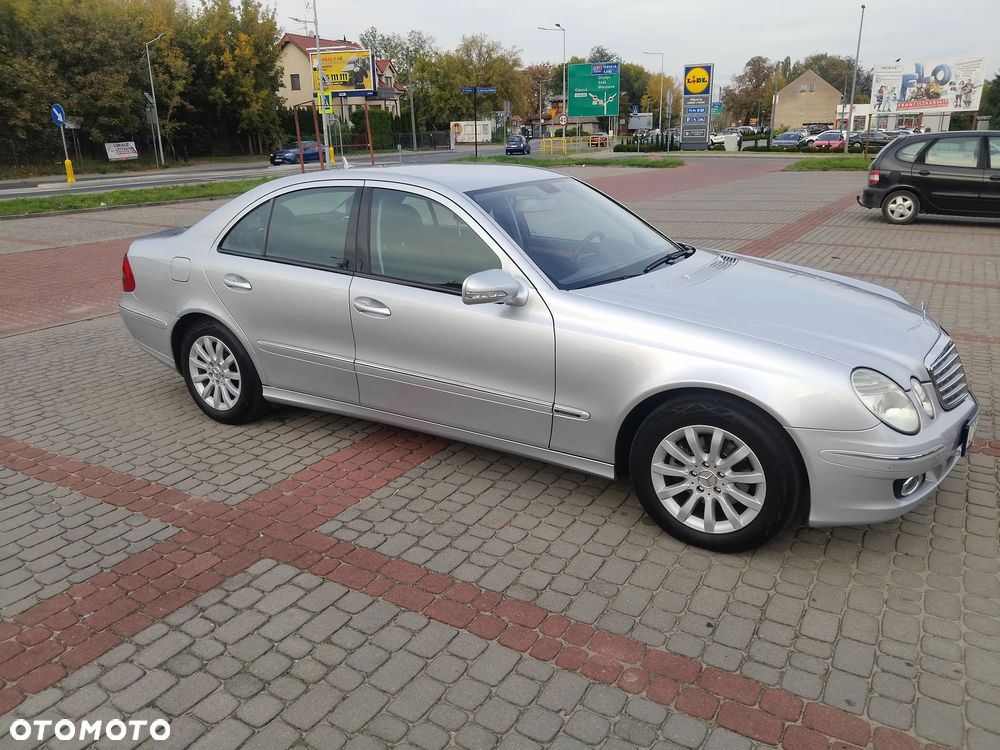 Mercedes-Benz E-Class 2006 photo 2