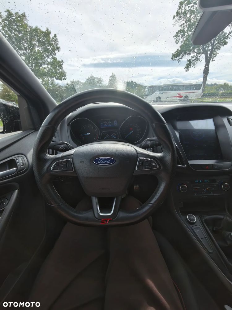 Ford Focus 1.0 EcoBoost Start-Stopp-System ST-LINE - 34