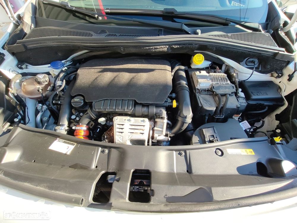 Peugeot 2008 1.2 PureTech Allure EAT6 - 12