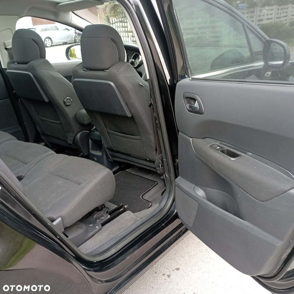 Peugeot 5008 1.6 THP Family 7os - 14