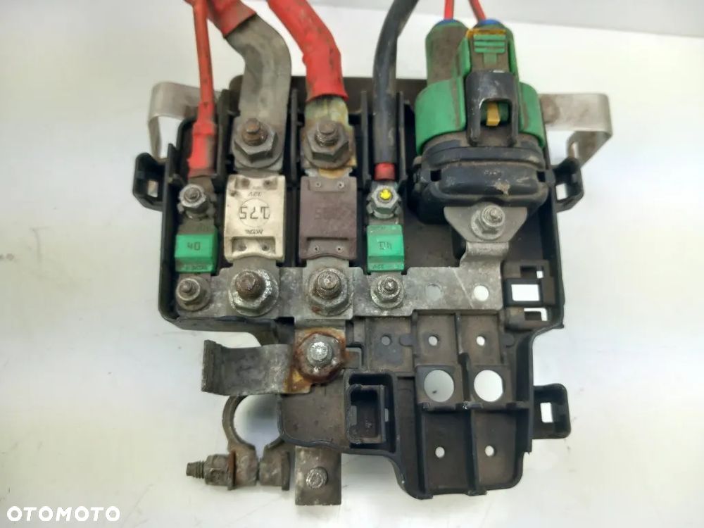 klema plusowa skrzynka bezpieczników opel vivaro a primastar renault trafic ii 2001-2014 820052003 - 2