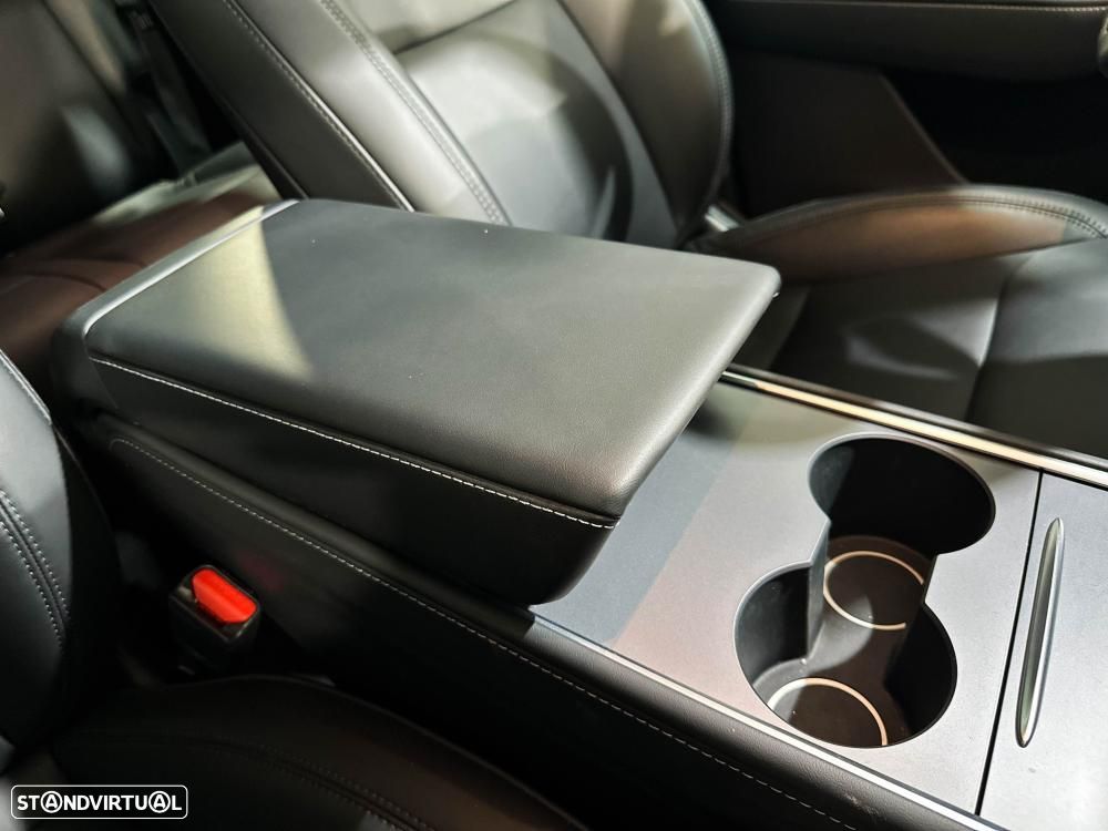 Tesla Model Y Performance Dual Motor AWD - 39
