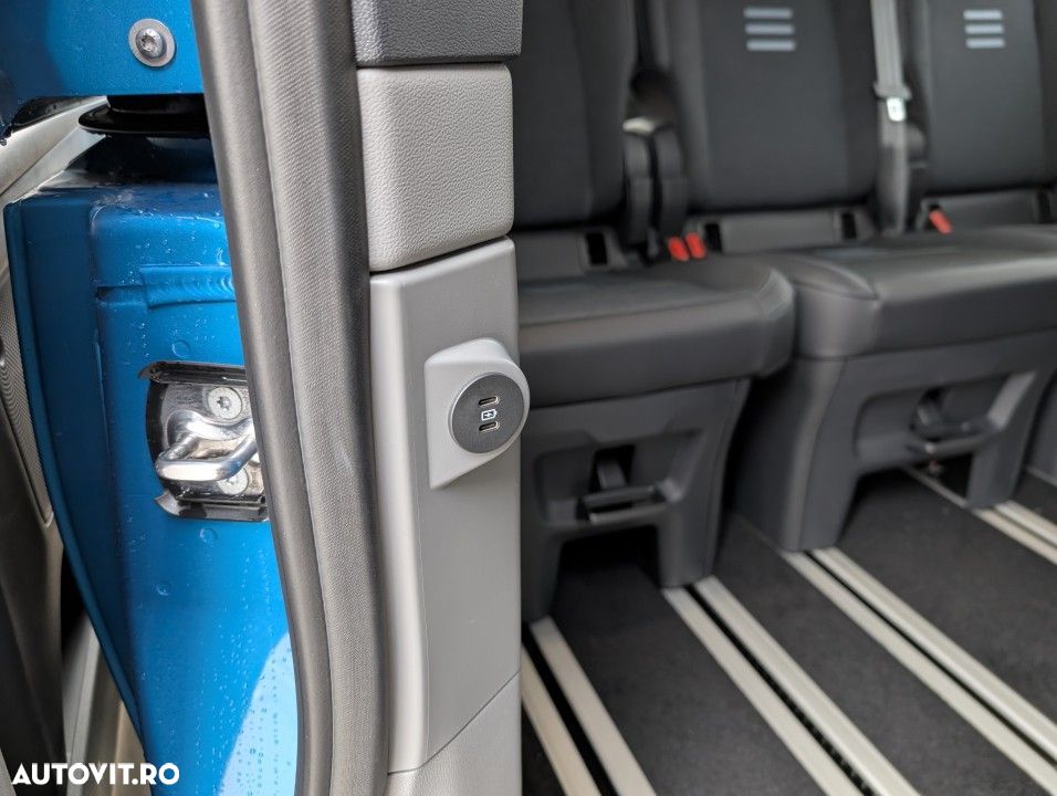 Ford Tourneo Custom - 33