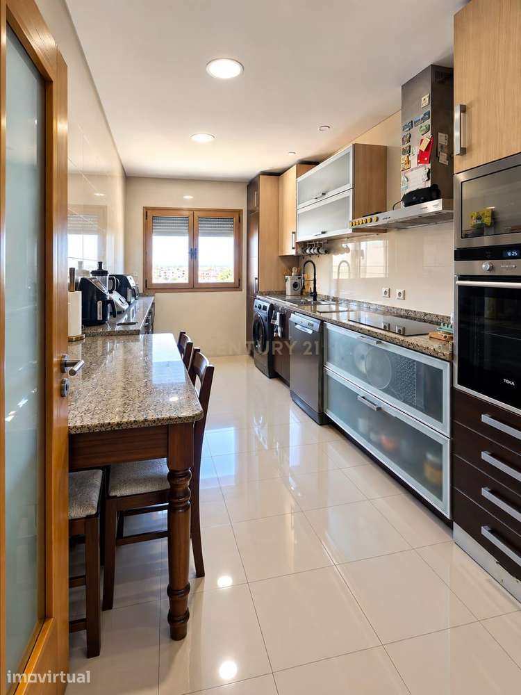 Apartamento T3 com Varanda Generosa e 2 Lugares de Garagem | Casal Nov - Grande imagem: 2/41