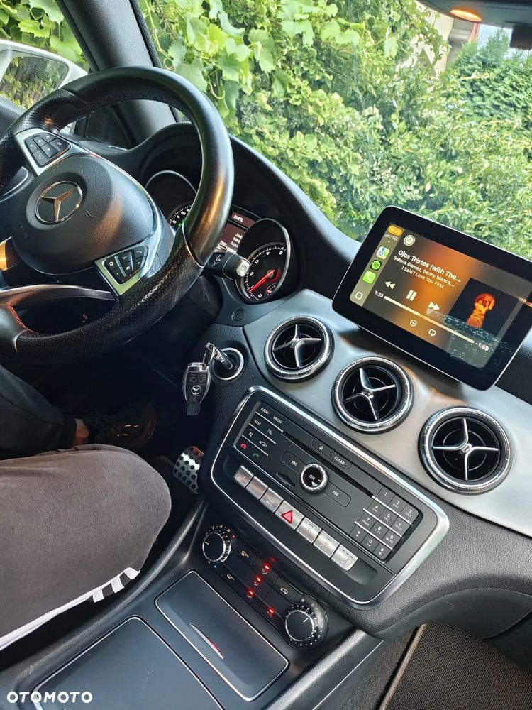 Mercedes-Benz CLA 220 4-Matic AMG Line - 25