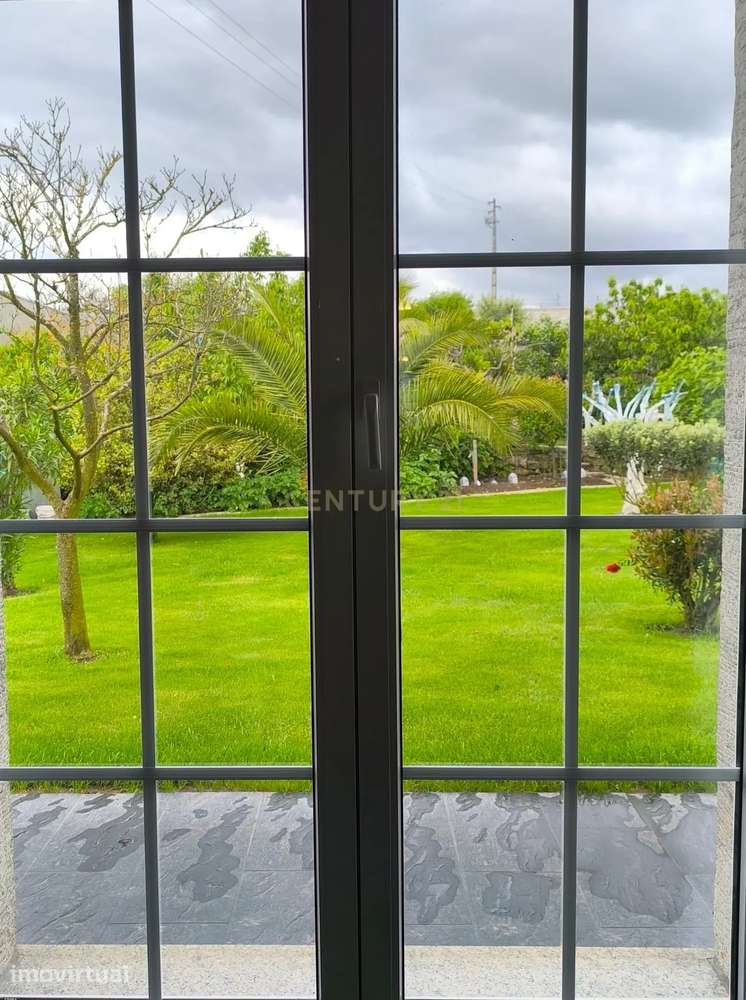 Magnífica casa com jardim de 2500 m2. A menos de 5 km do centro da cid - Grande imagem: 2/15