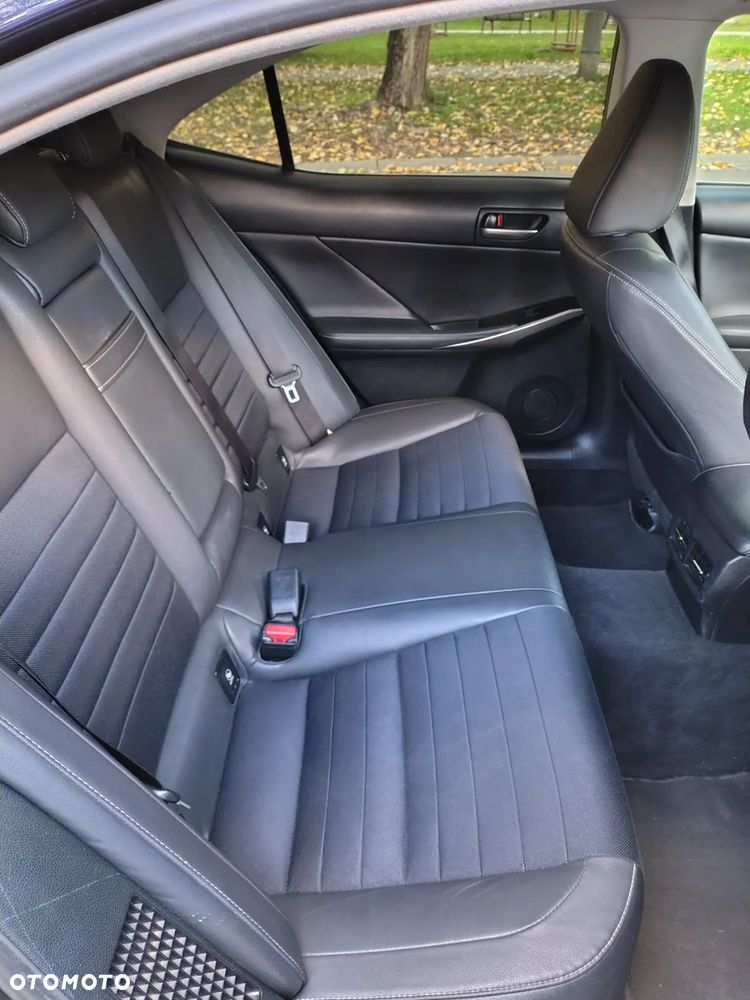 Lexus IS 300h Elegance - 8