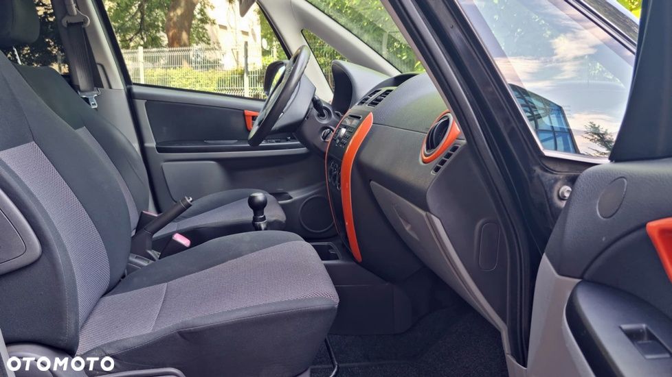 Suzuki SX4 1.6 GS / Premium - 11