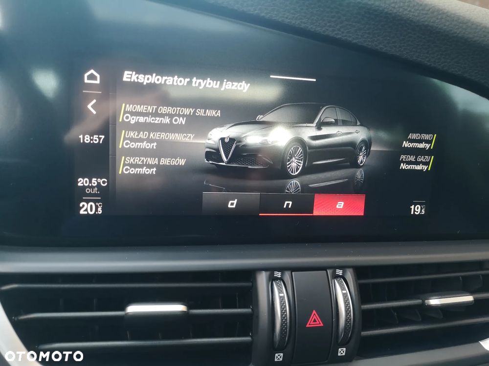 Alfa Romeo Giulia 2.0 Turbo 16V AT8-Q4 Ti - 21