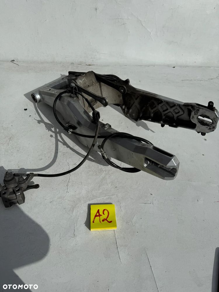 HONDA X-ADV 750 17- WAHACZ TYŁ - 1