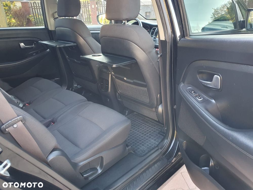 Kia Carens 1.6 GDI Attract - 14