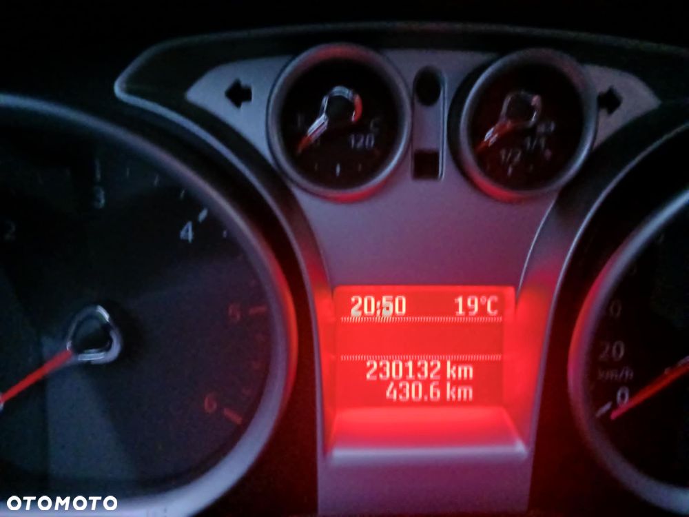 Ford Kuga - 8