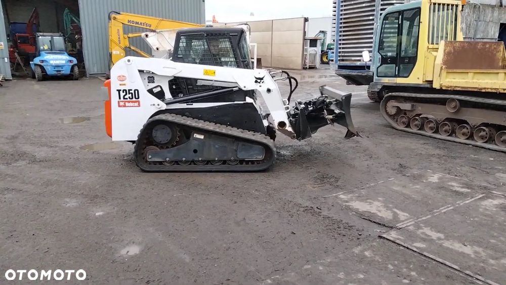 Bobcat T250 - 3