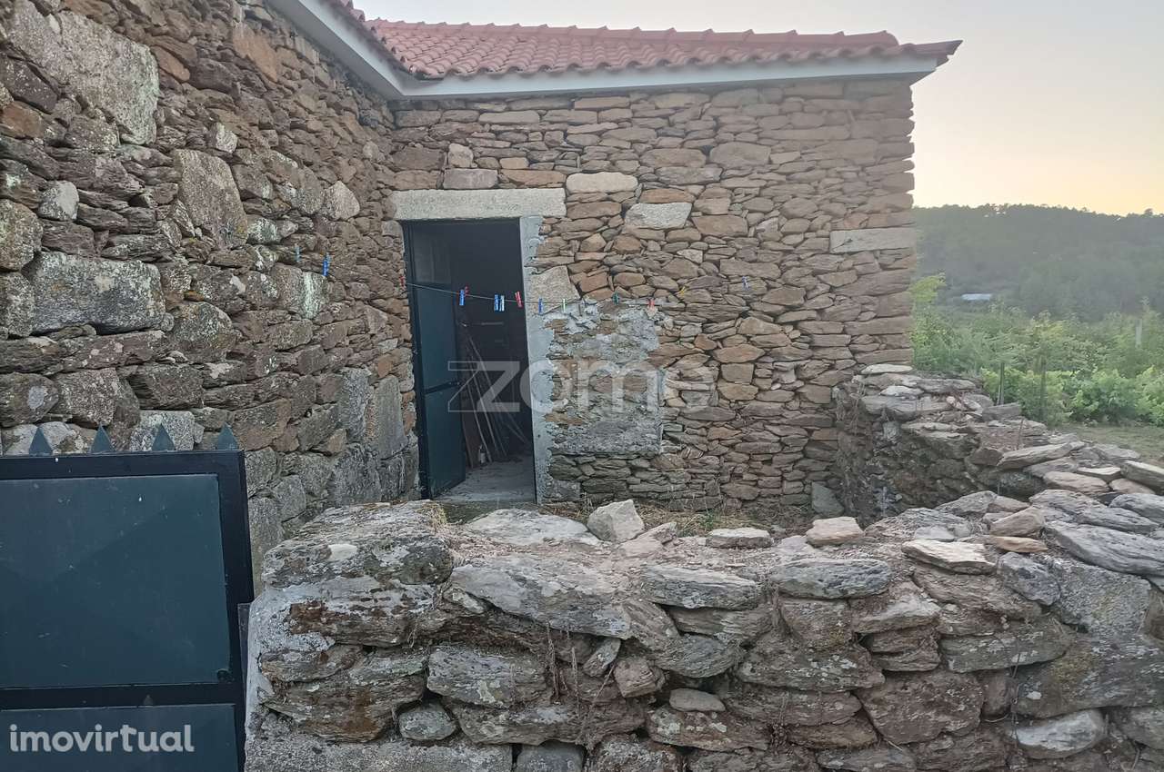 Construção rural em granito com potencial de ampliação e remodelaçã... - Grande imagem: 3/8