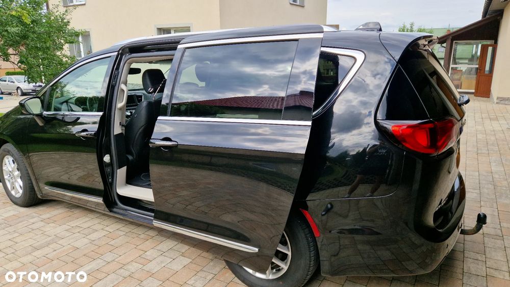 Chrysler Pacifica - 12